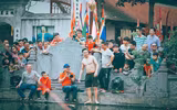 Sôi động trò chơi bắt vịt tại hội làng Vạn Phúc